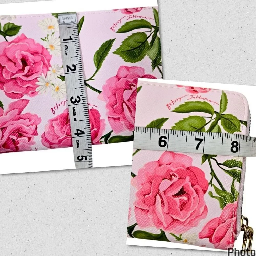 NWT Betsey Johnson Pink & White Floral Bohemian Wristlet around Gold Zip Wallet